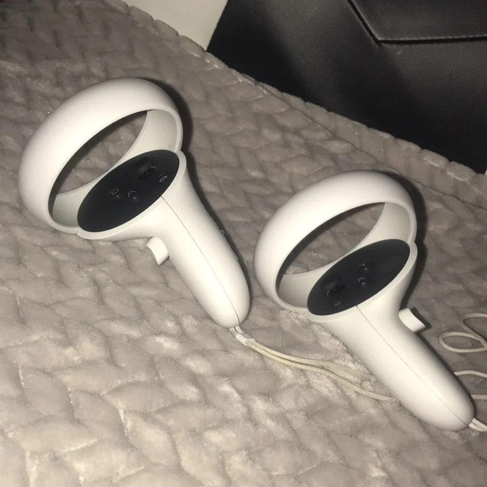 Oculus Quest 2 With Extended Battery Pack And Carrying Case